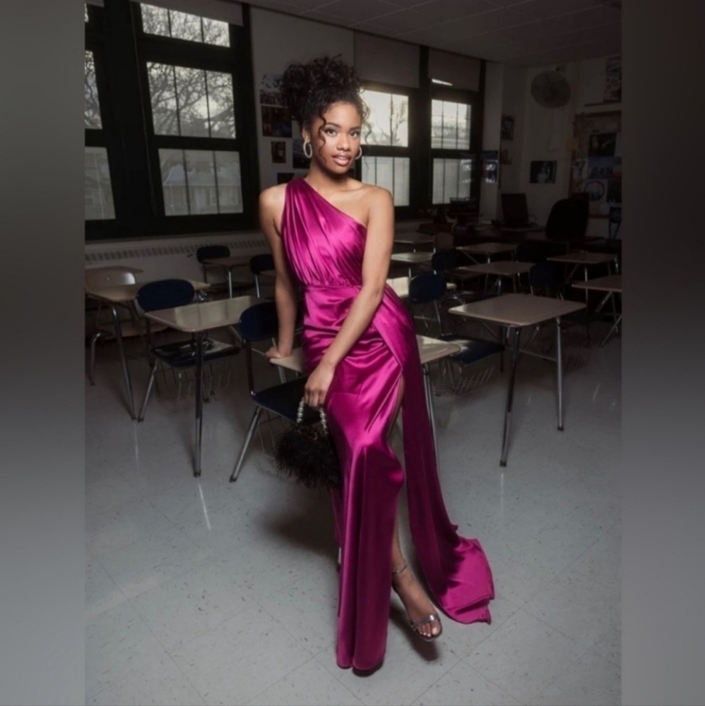 NWT Mac Duggal Gathered One Shoulder Satin Faux Wrap Gown sz 10 - Picture 10 of 11